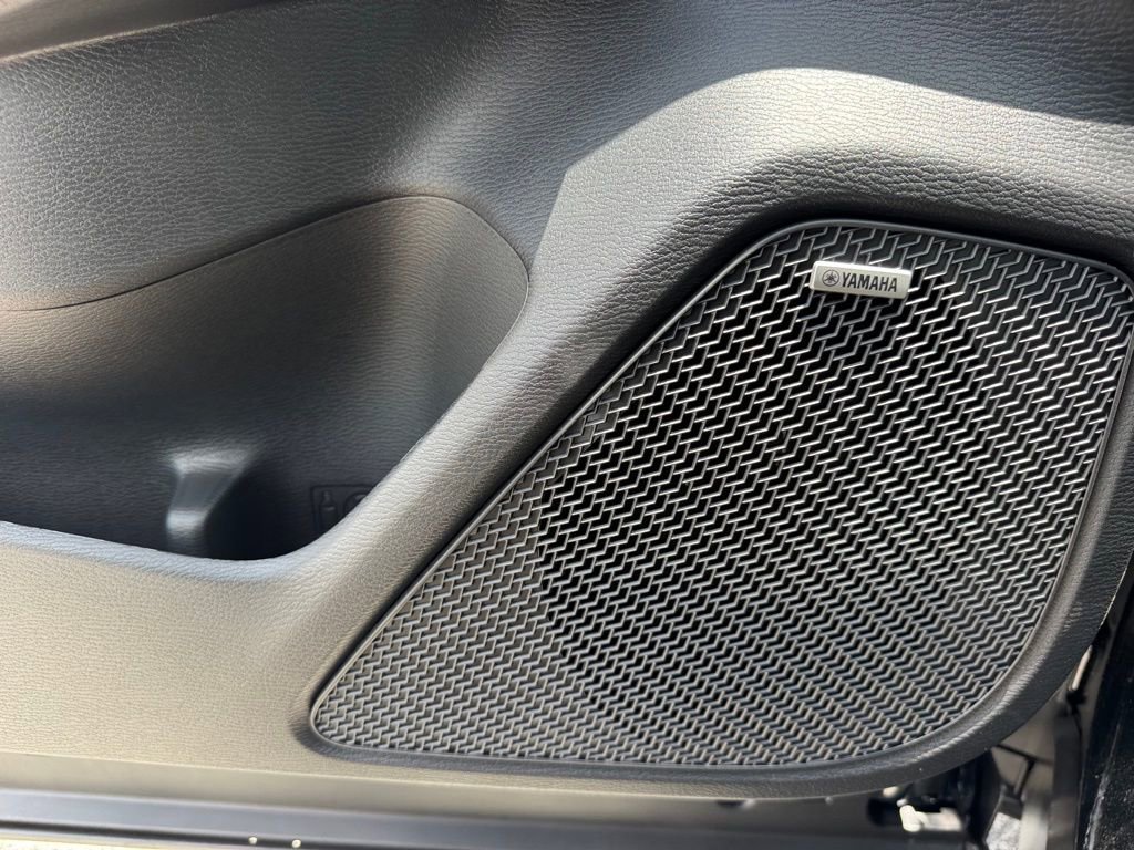 New 2025 Mitsubishi Outlander SE image 33