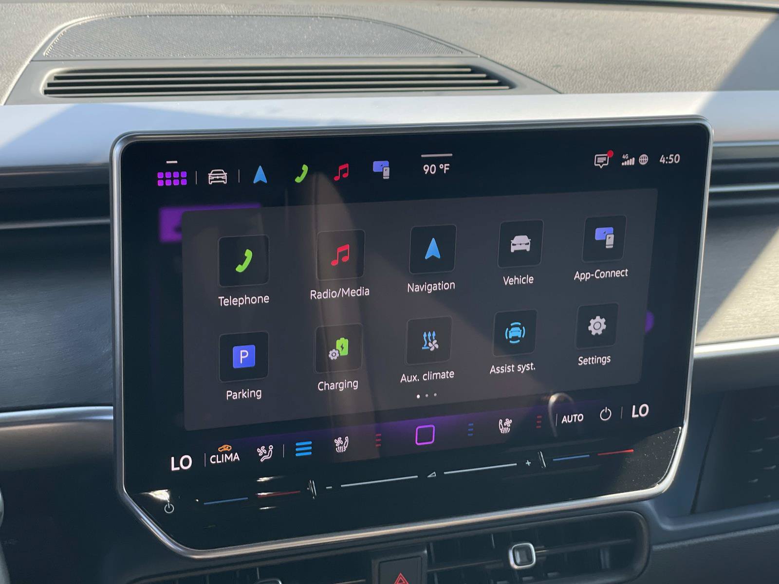 Certified 2025 Volkswagen ID. Buzz Pro S Plus AWD/4WD image 12