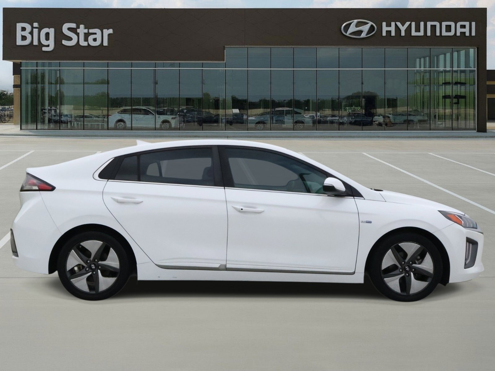 Used 2020 Hyundai Ioniq SEL FWD image 5