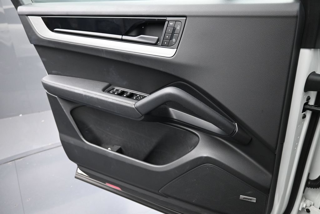 Certified 2025 Porsche Cayenne S AWD/4WD image 22