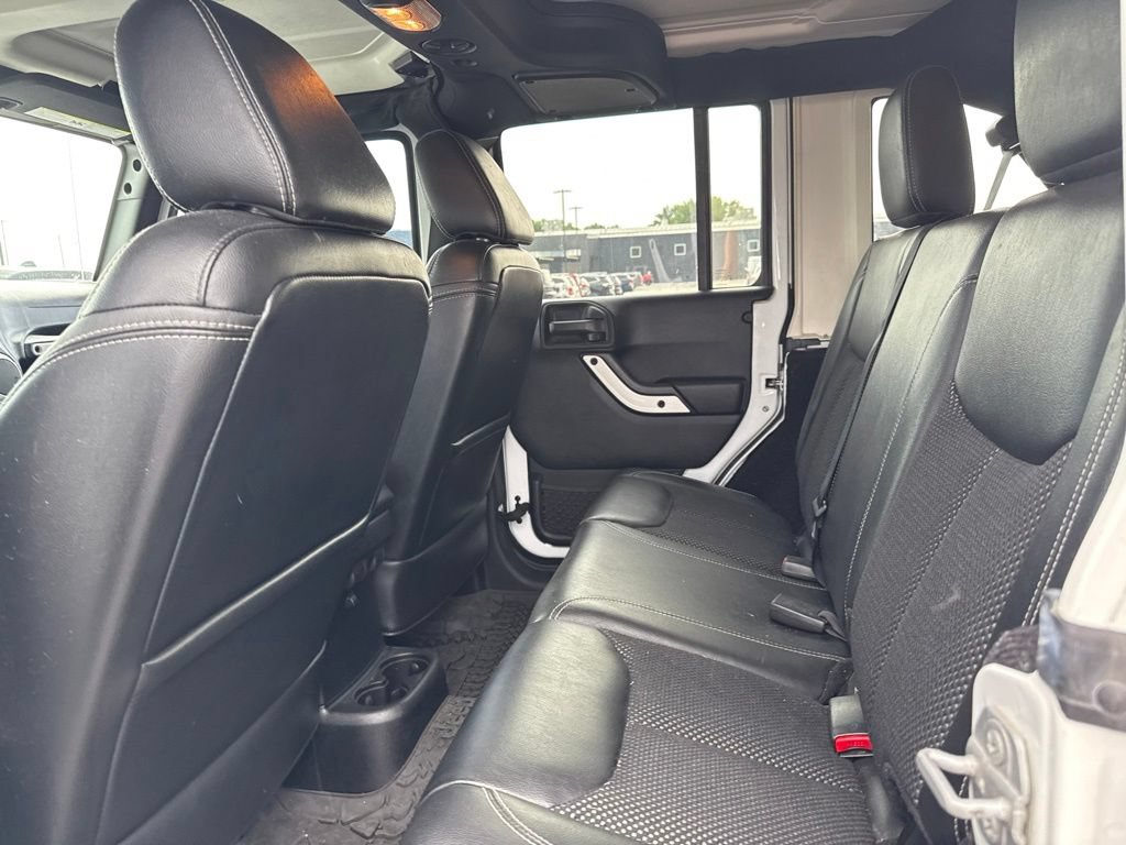 Used 2015 Jeep Wrangler Unlimited Sahara AWD/4WD image 13