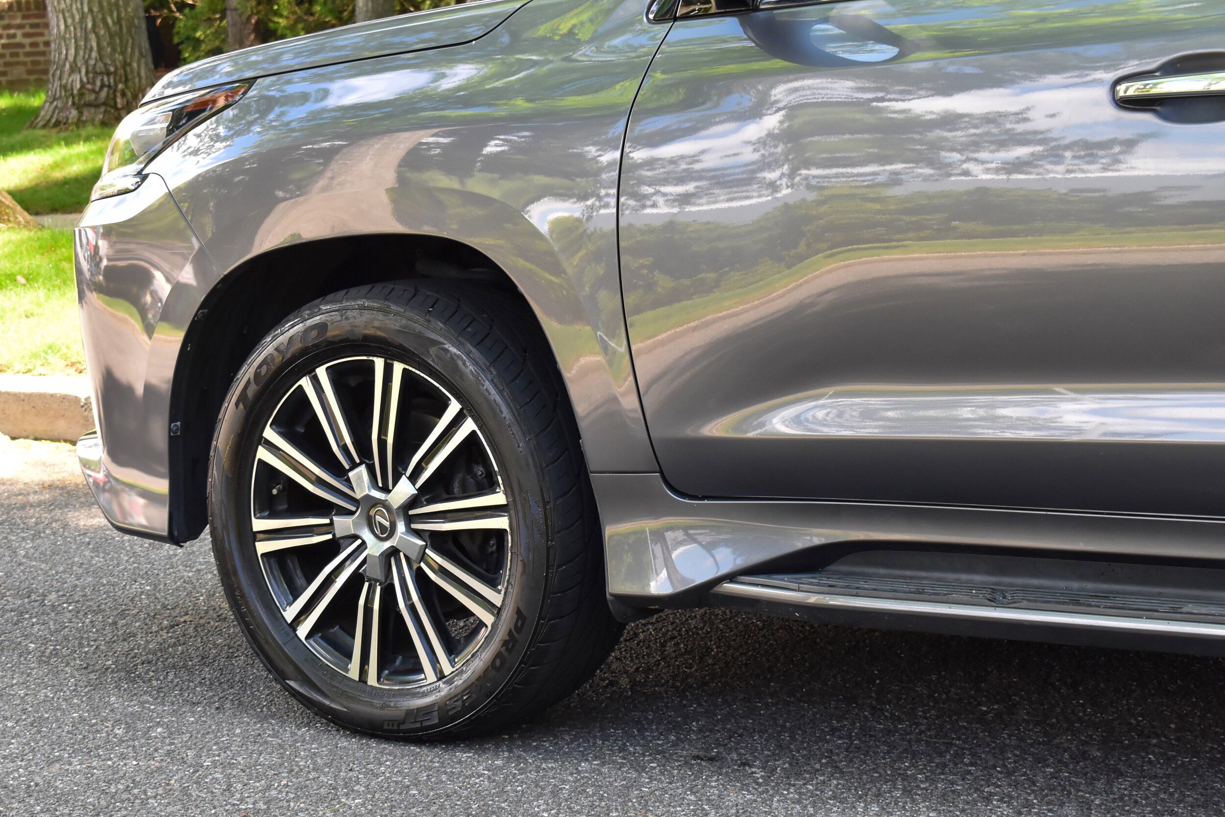 Used 2018 Lexus LX 570 4WD w/ Luxury Package image 14