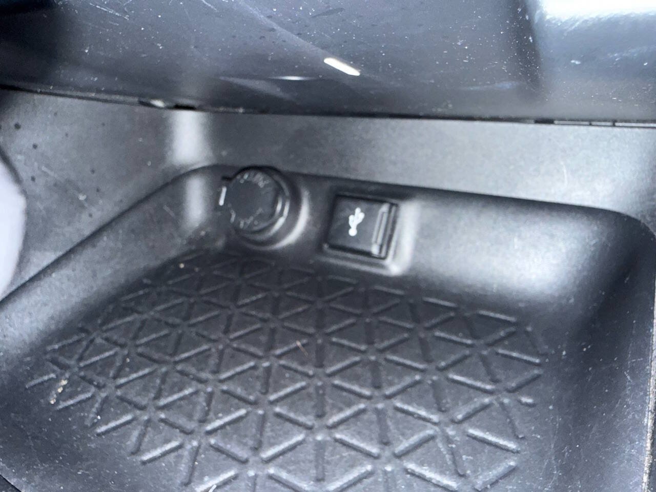 Used 2021 Toyota RAV4 XLE FWD image 31