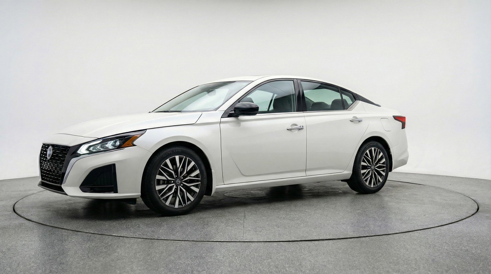 Used 2025 Nissan Altima 2.5 SV image 3