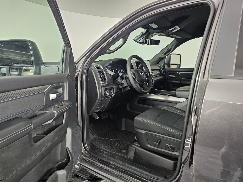 New 2026 RAM 3500 Big Horn AWD/4WD image 22