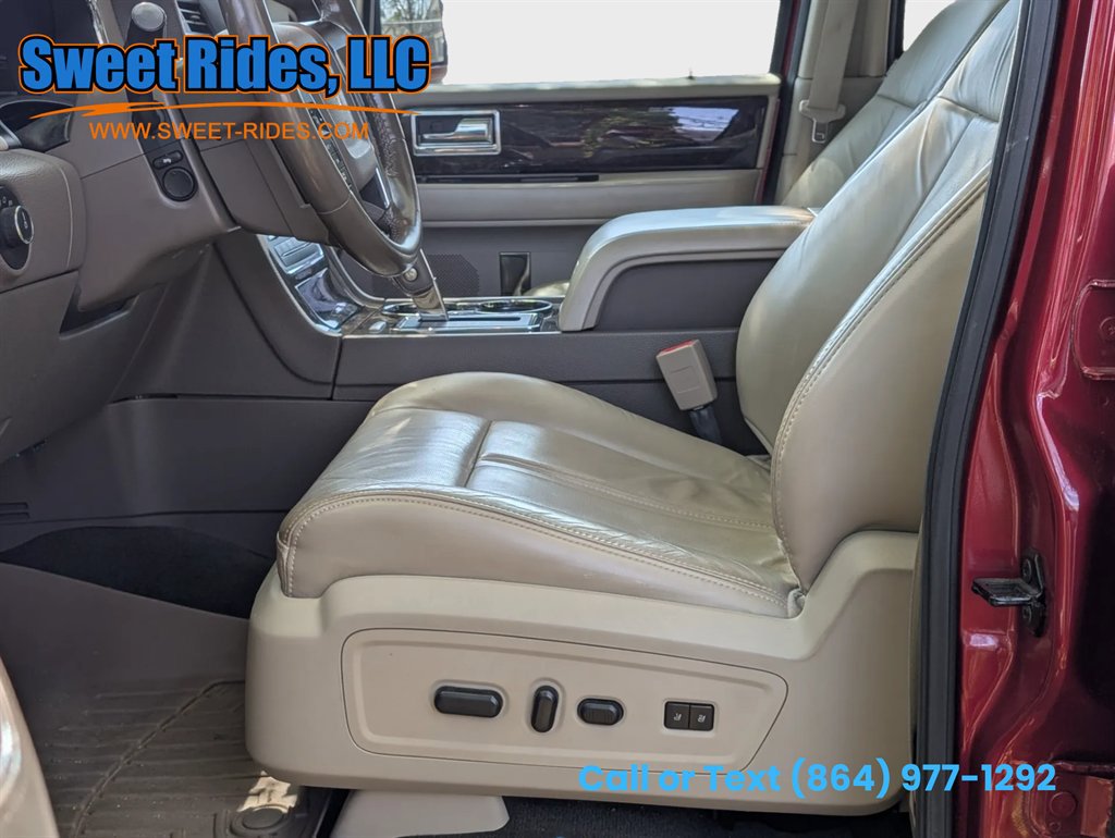 Used 2016 Lincoln Navigator Select image 10