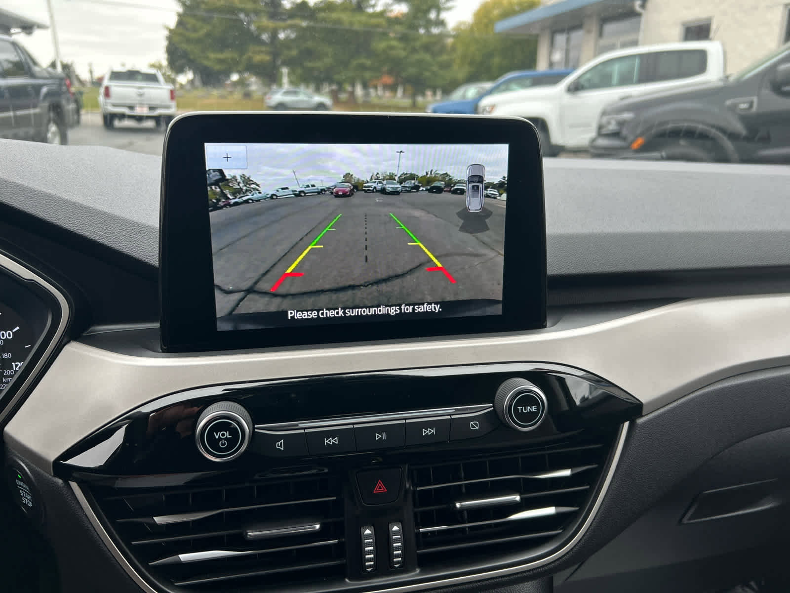 Used 2022 Ford Escape SE w/ Cold Weather Package image 18