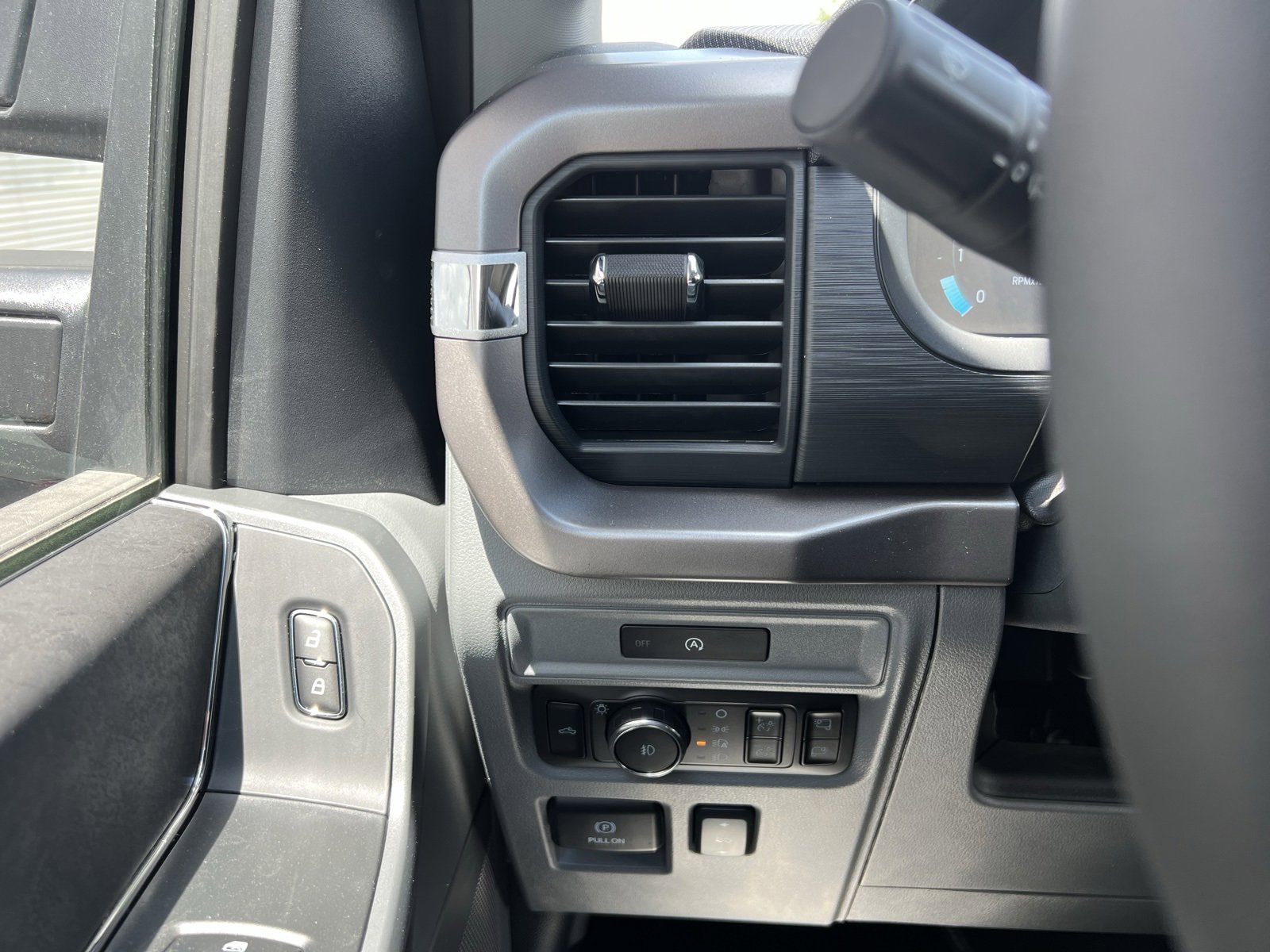 New 2025 Ford F150 XLT w/ Equipment Group 303A High image 25