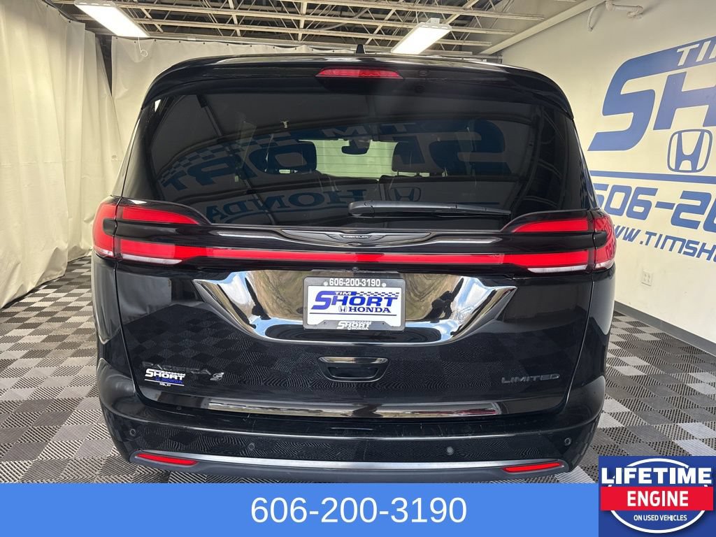 Used 2025 Chrysler Pacifica Limited FWD image 9