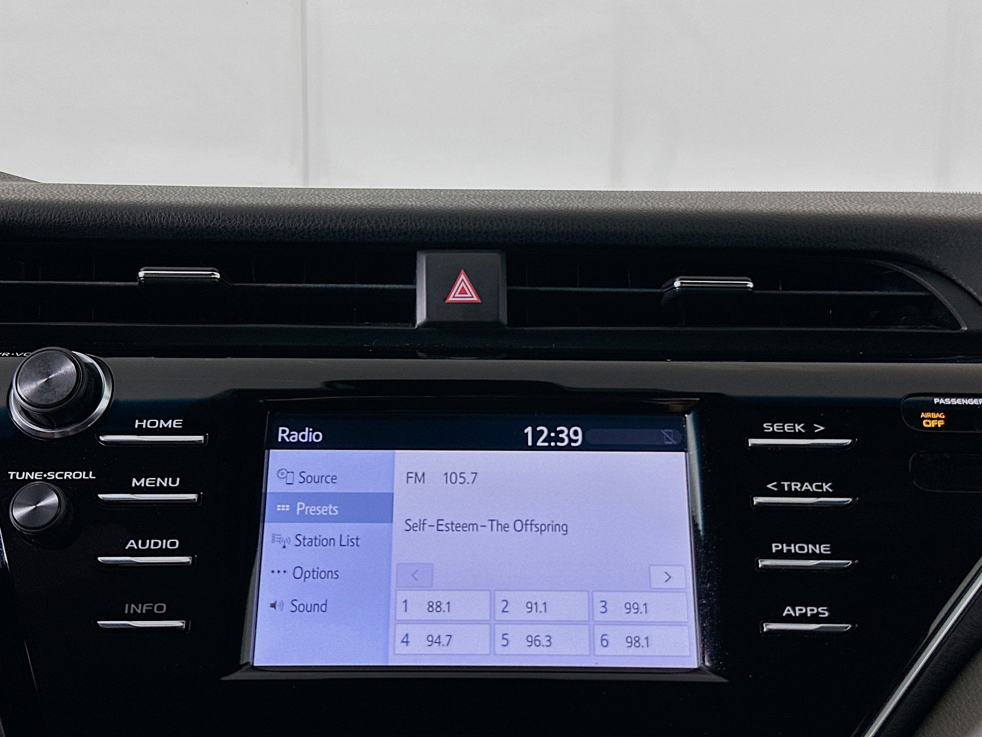 Used 2018 Toyota Camry LE w/ Convenience Package image 21