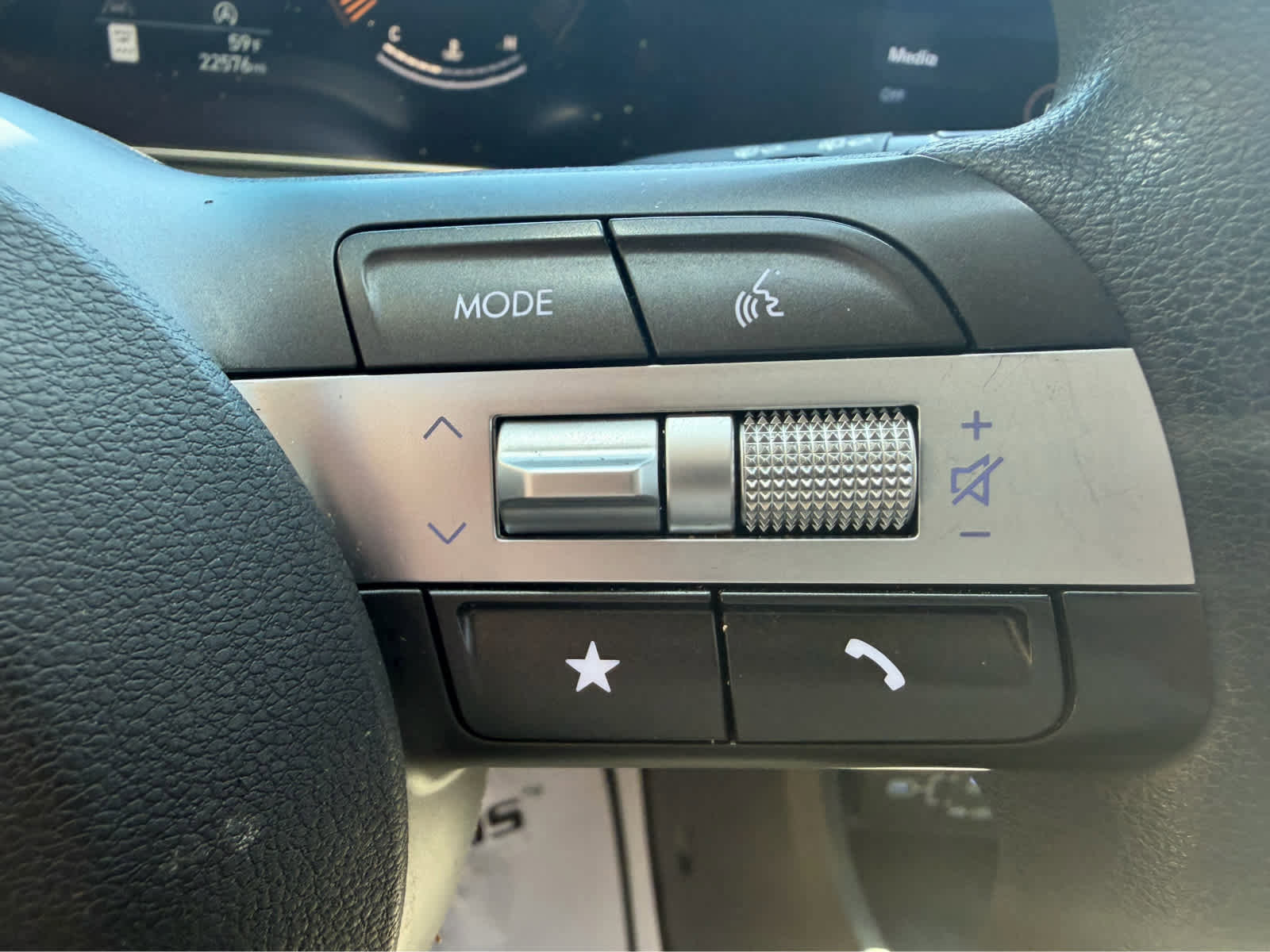 Used 2025 Hyundai Kona SE FWD image 19