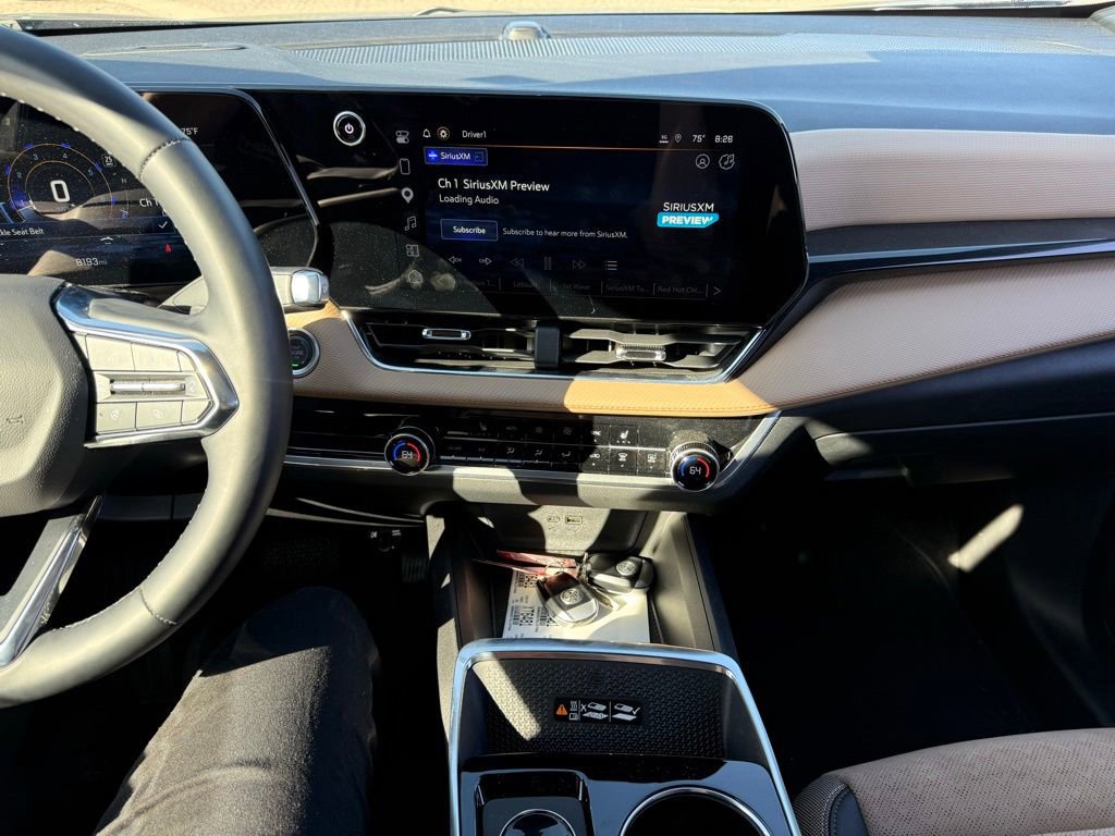 Used 2025 Chevrolet Equinox ACTIV w/ Safety and Technology Package FWD image 9