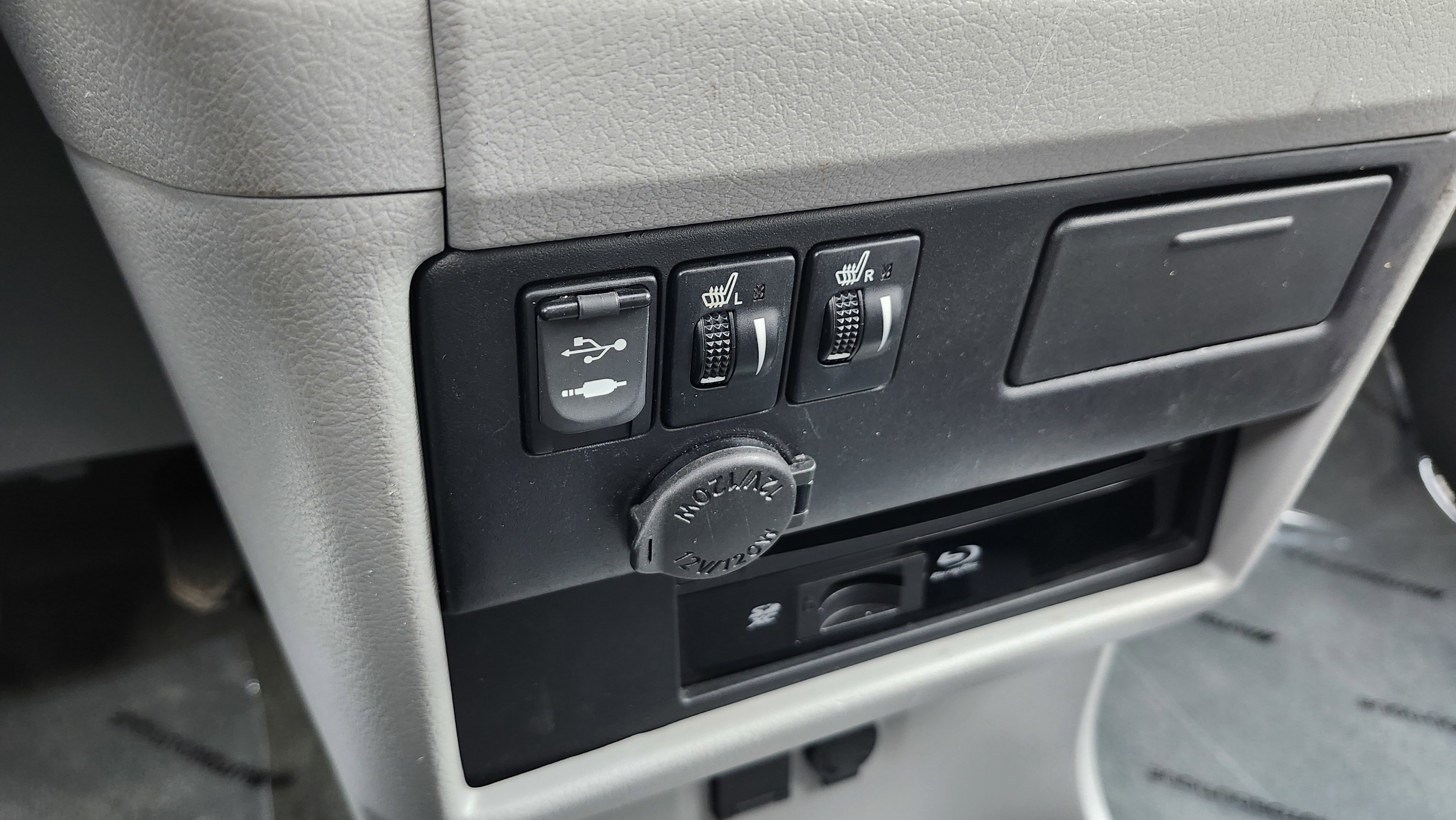 Used 2017 Toyota Sienna XLE Premium image 9