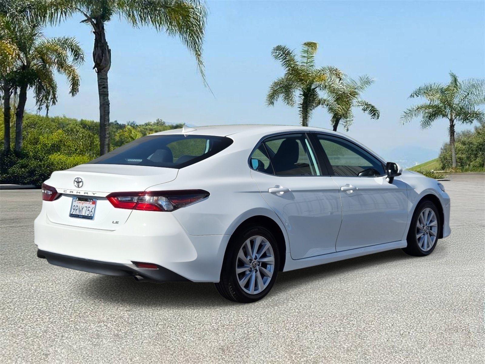 Used 2024 Toyota Camry LE FWD image 4