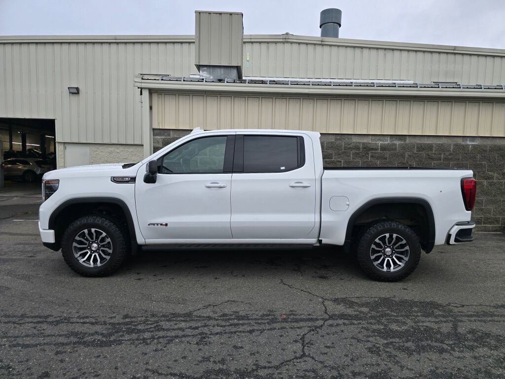 Used 2022 GMC Sierra 1500 AT4 w/ AT4 Premium Package image 3