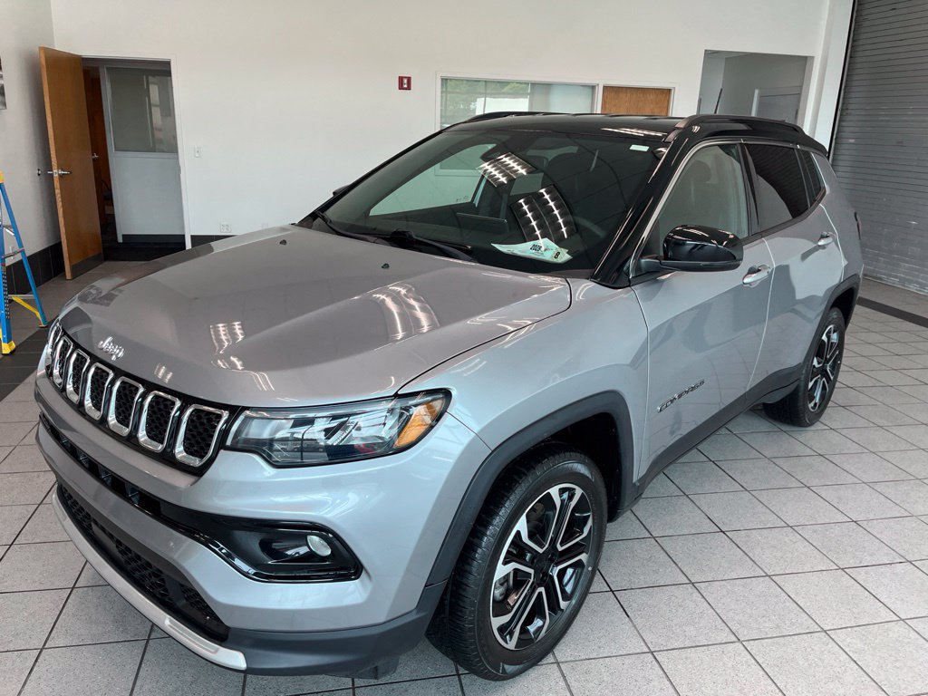Used 2023 Jeep Compass Limited AWD/4WD image 4