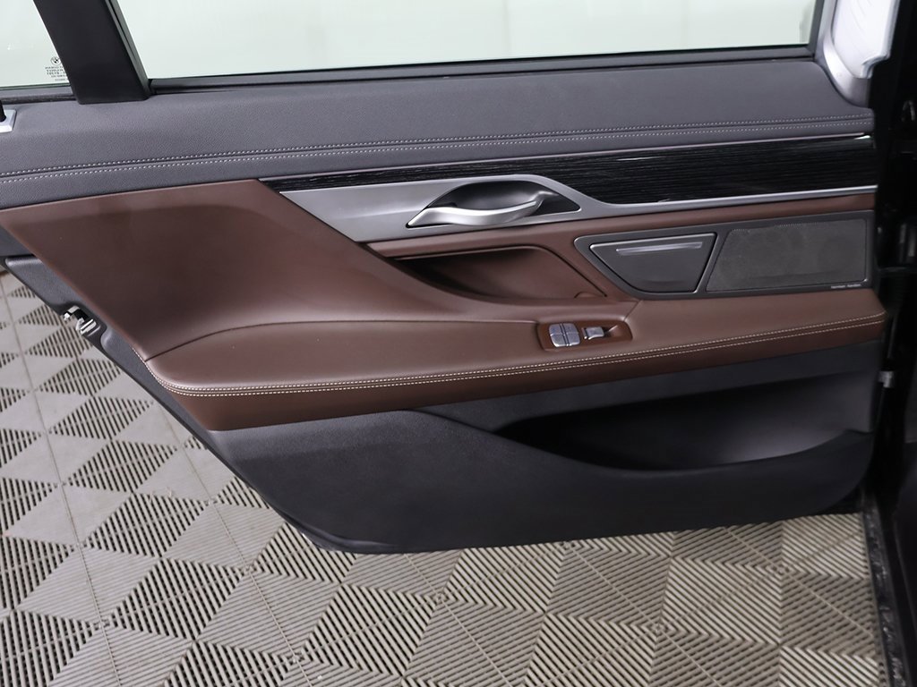 Used 2022 BMW 740i xDrive w/ Premium Package image 31