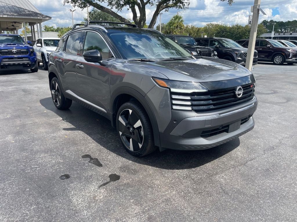 Used 2025 Nissan Kicks SR FWD image 8