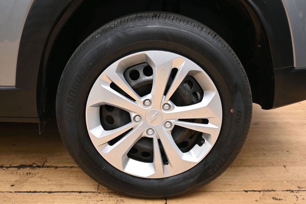 Used 2024 Chevrolet Trax LS w/ Driver Confidence Package FWD image 12