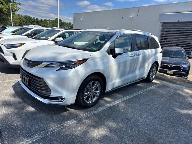 Used 2024 Toyota Sienna Platinum AWD/4WD image 1