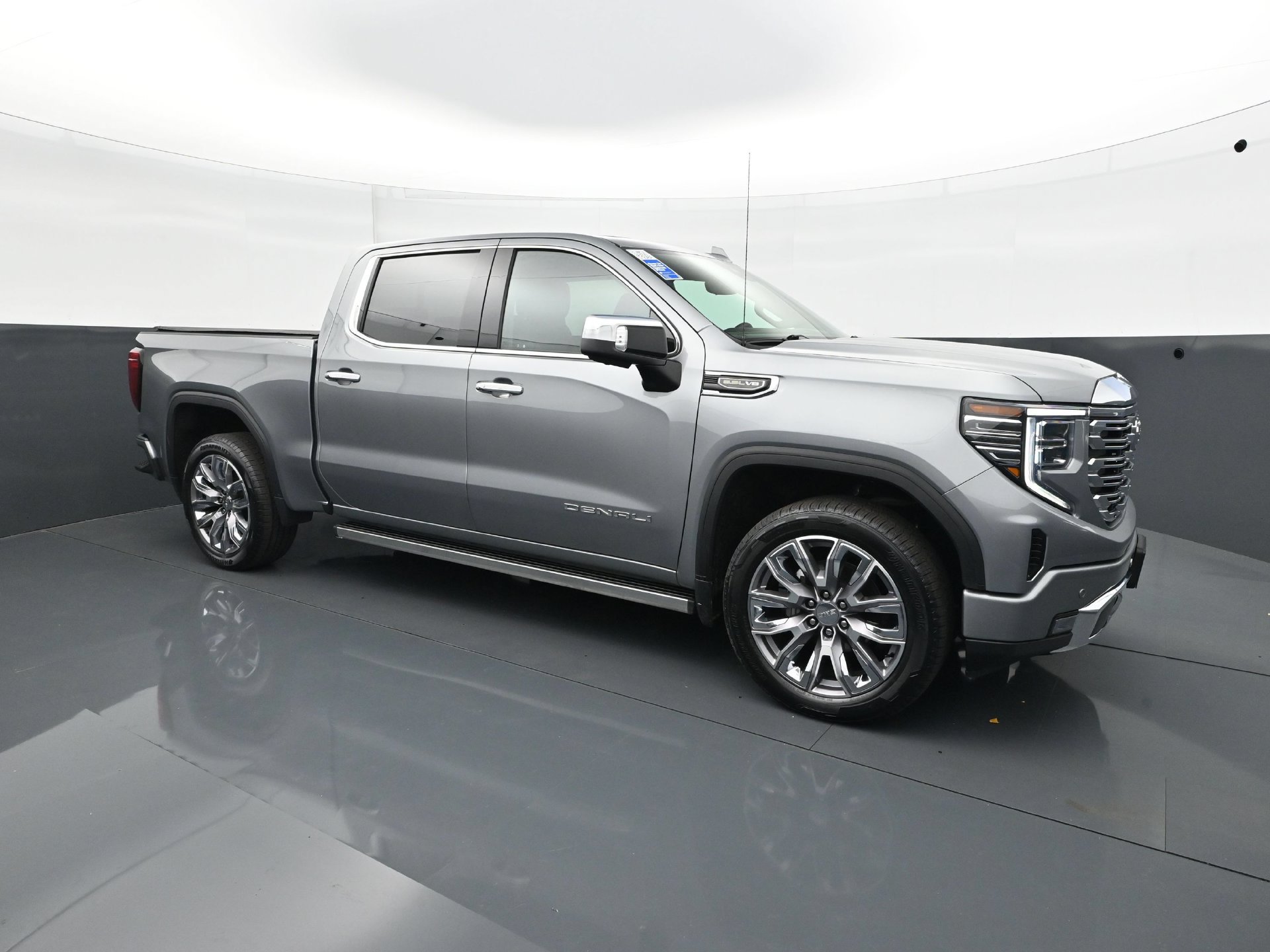 Used 2023 GMC Sierra 1500 Denali w/ Denali Reserve Package AWD/4WD image 9