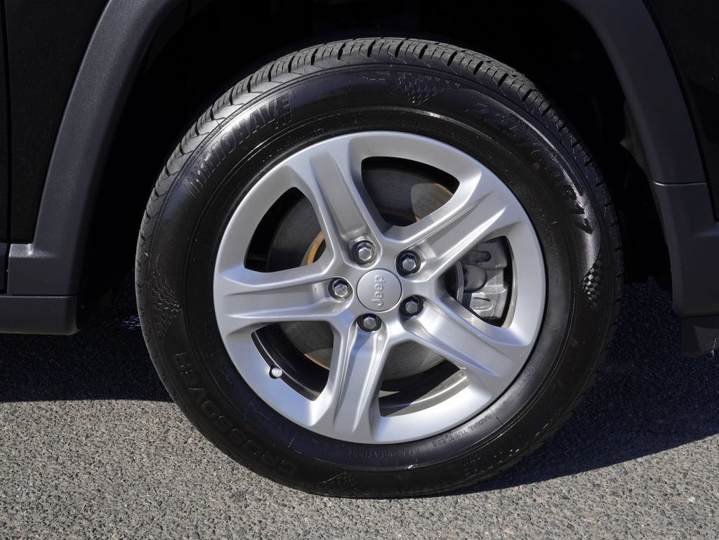 Certified 2024 Jeep Compass Latitude AWD/4WD image 10