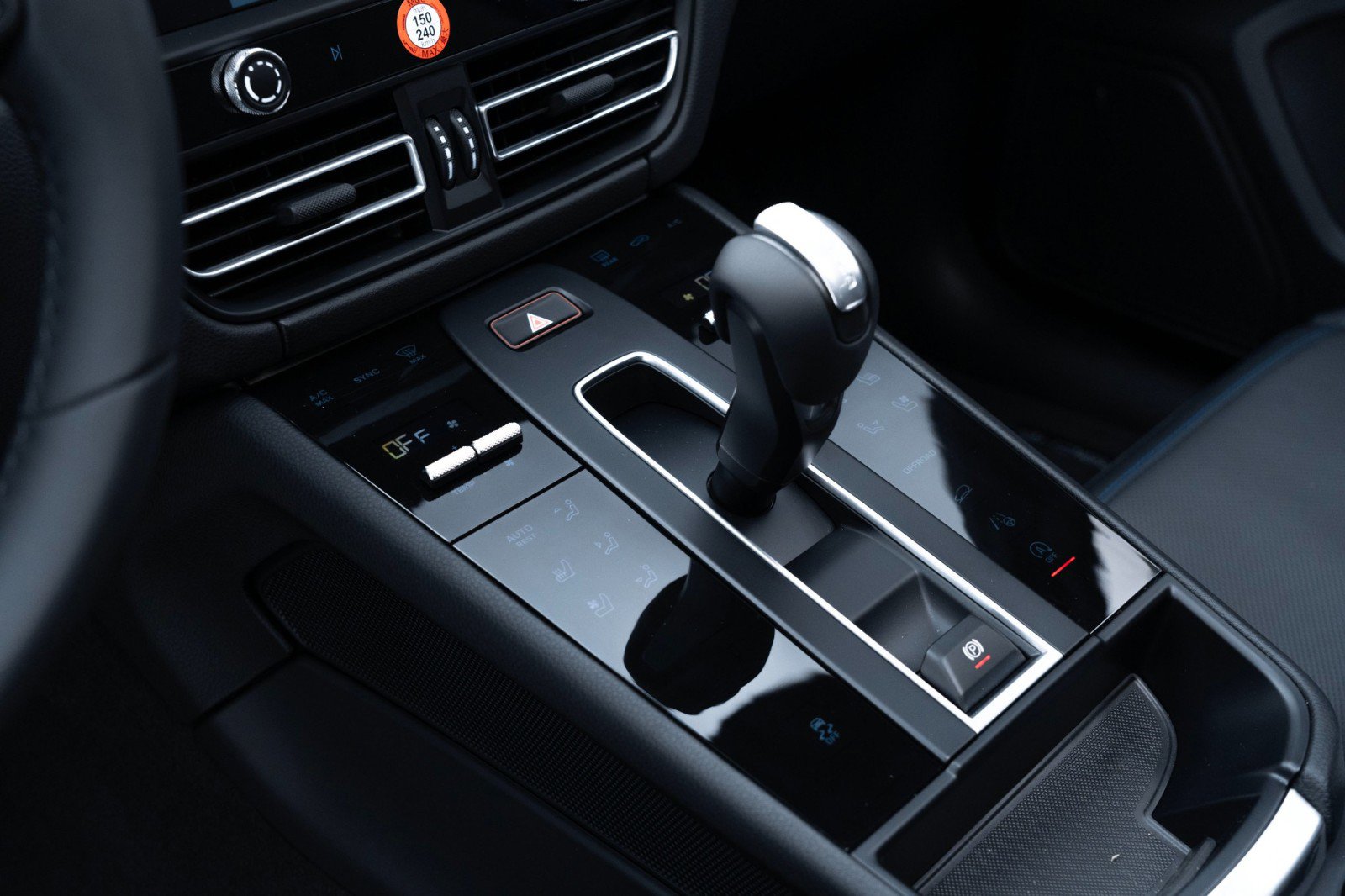 New 2025 Porsche Macan image 26