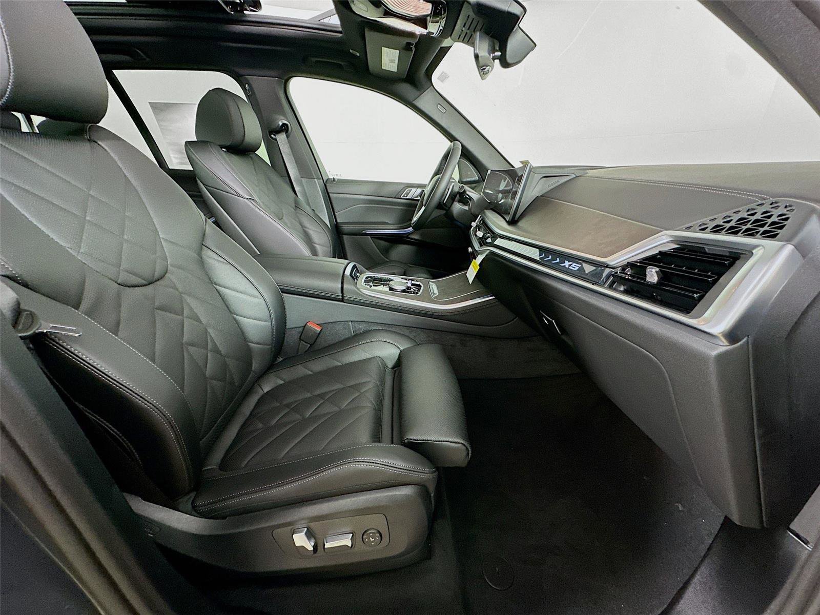 New 2026 BMW X5 xDrive50e w/ Premium Package image 30