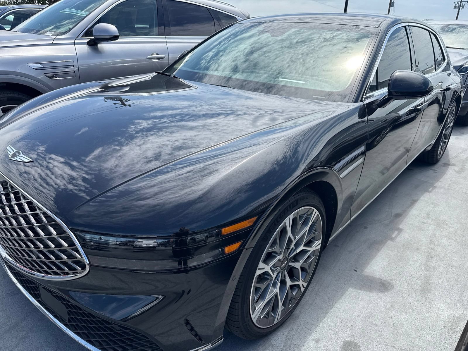 Used 2024 Genesis G90 3.5T AWD/4WD image 2