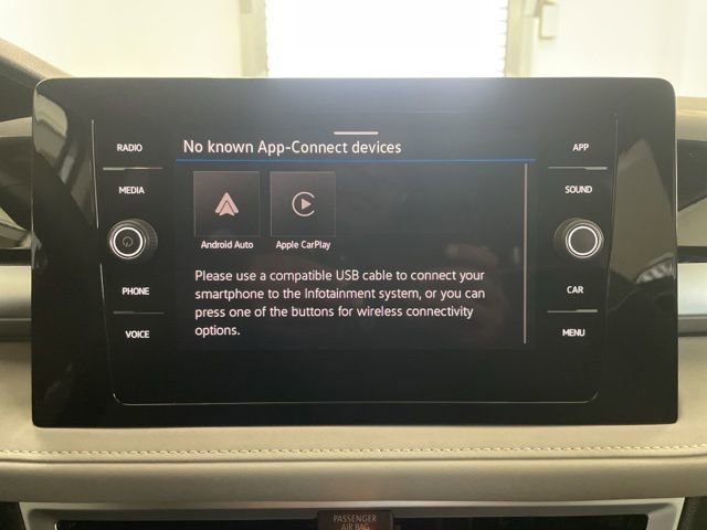 Certified 2025 Volkswagen Taos SE w/ Panoramic Sunroof Package AWD/4WD image 17