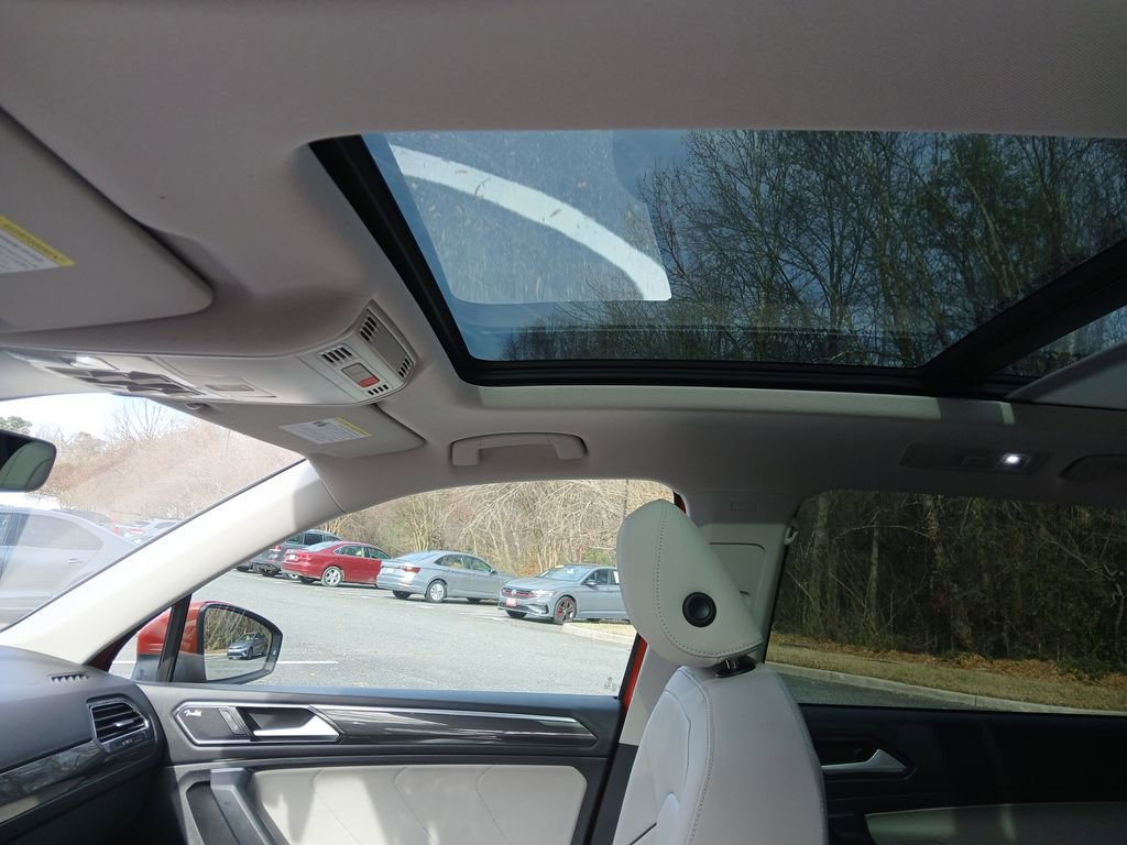 Used 2018 Volkswagen Tiguan SEL Premium image 21