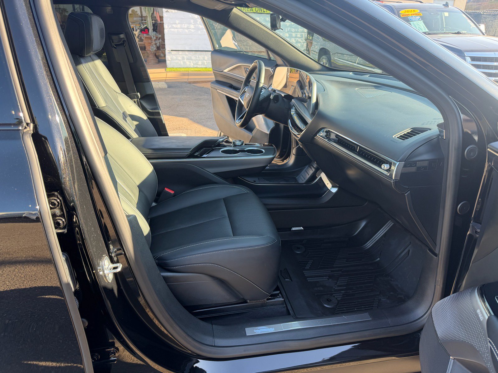 Used 2024 Cadillac Lyriq Sport AWD/4WD image 17