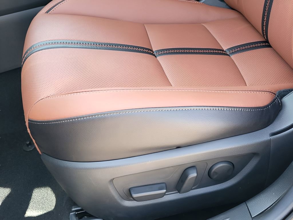 Used 2025 MAZDA CX-50 AWD 2.5 Turbo w/ Weather Package image 16