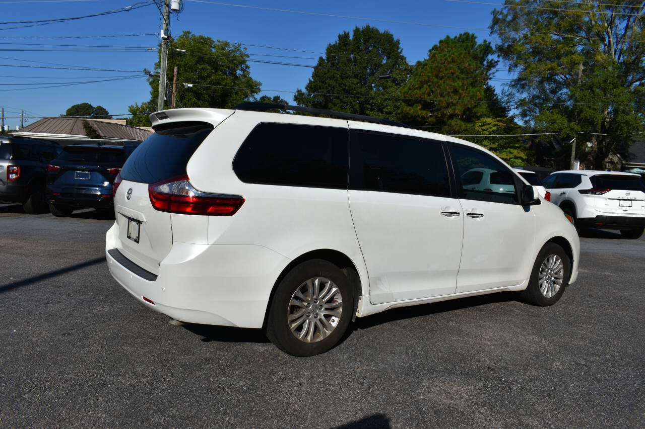 Used 2016 Toyota Sienna XLE Premium FWD image 2