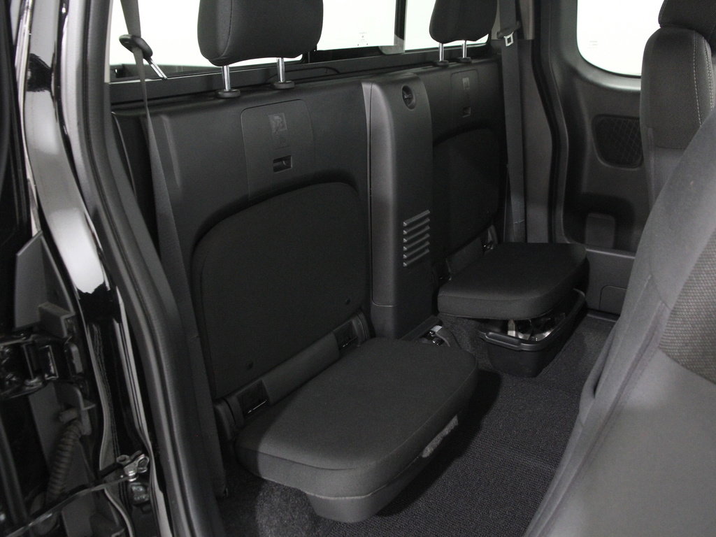 Used 2023 Nissan Frontier SV w/ SV Convenience Package image 16