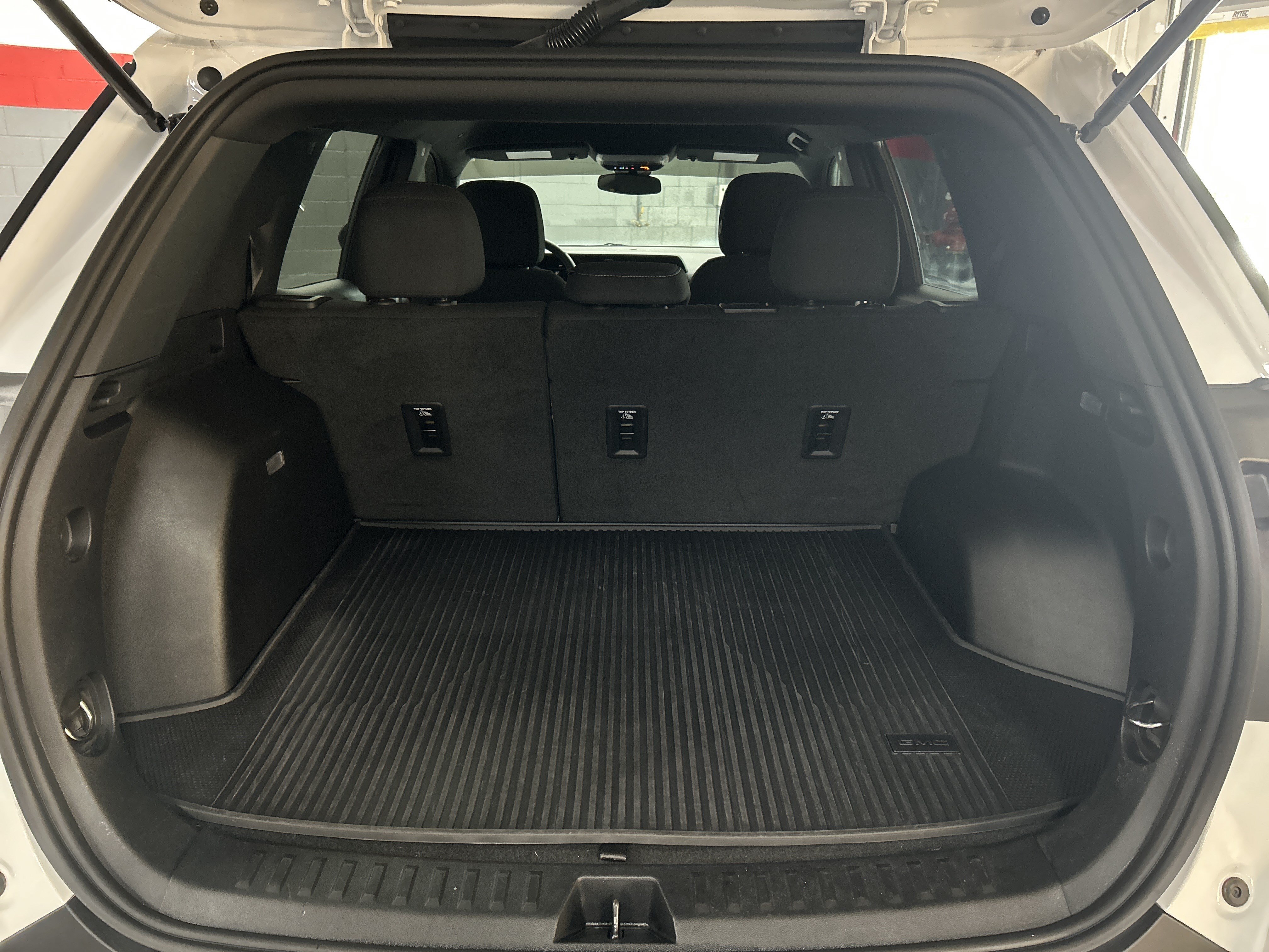 Used 2025 GMC Terrain Elevation AWD/4WD image 31