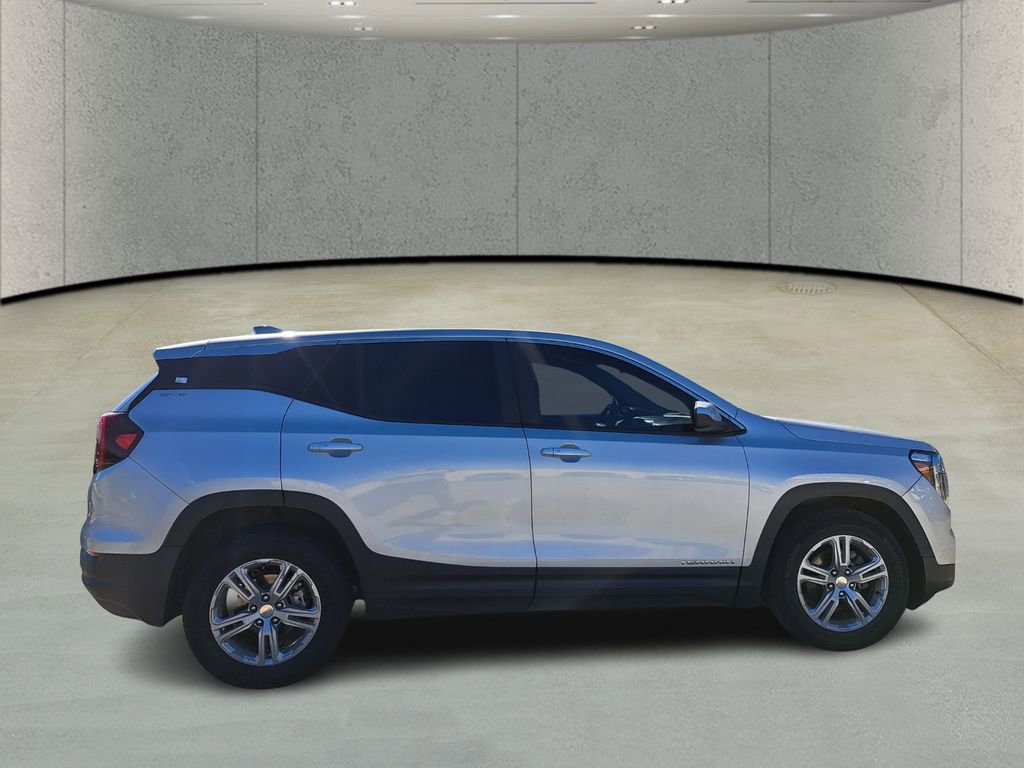 Used 2022 GMC Terrain SLE image 4