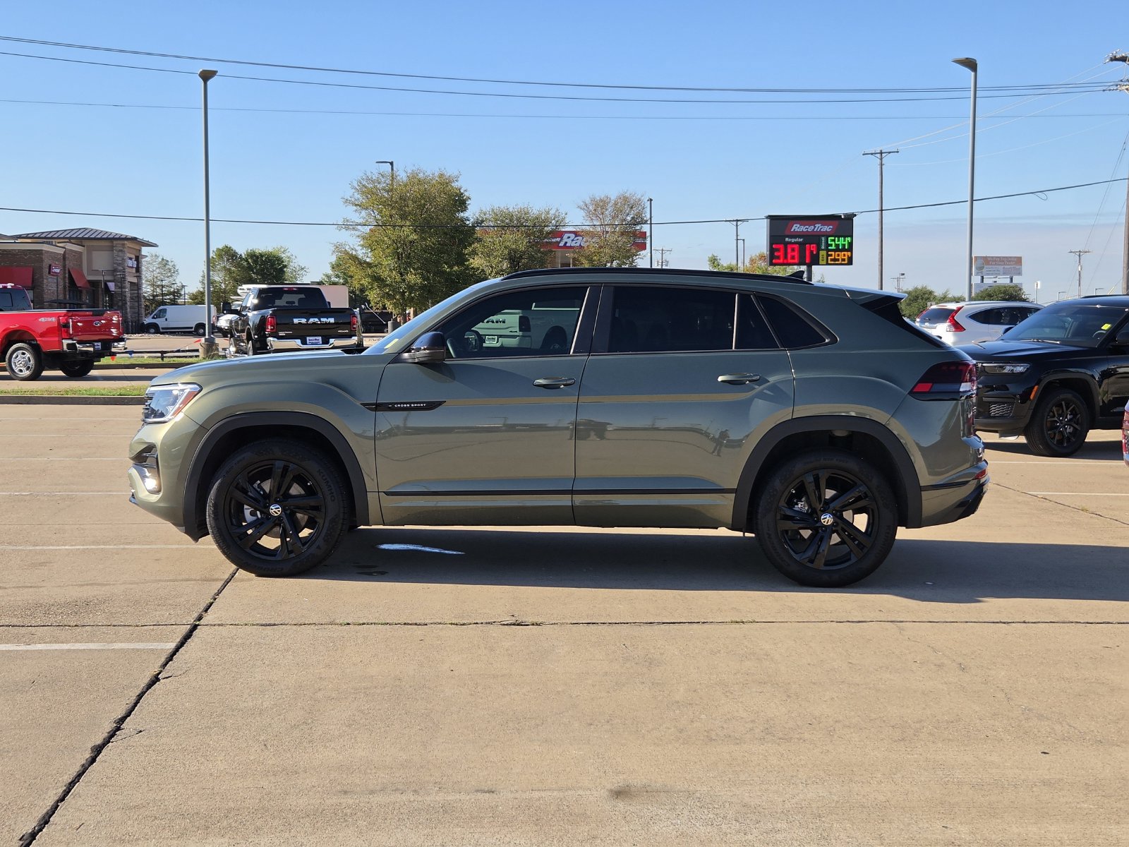 Used 2026 Volkswagen Atlas Cross Sport SEL R-Line w/ MDO Package AWD/4WD image 3