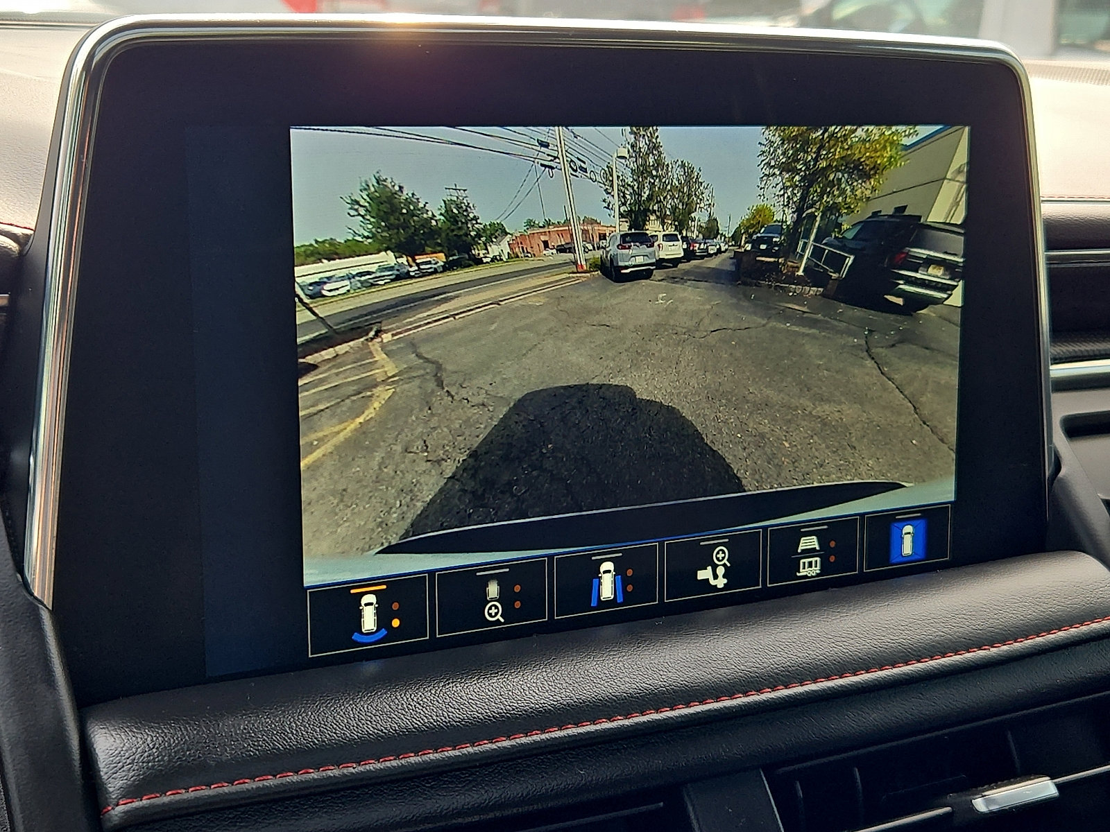 Used 2023 Chevrolet Suburban RST w/ Luxury Package image 18