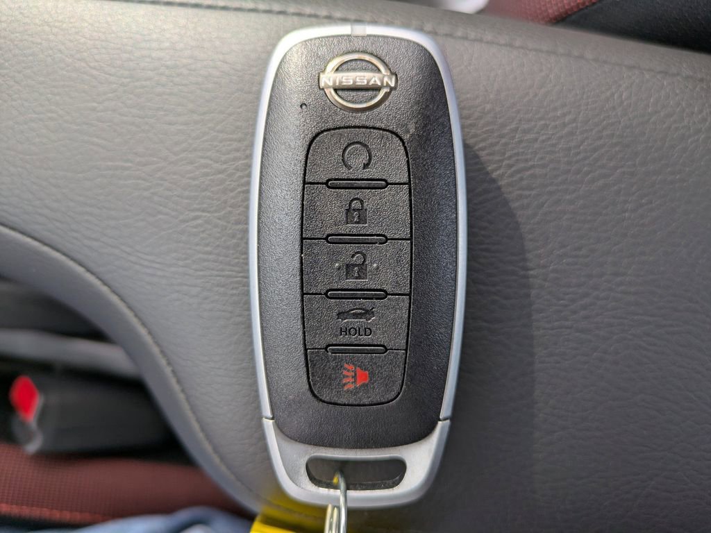 New 2025 Nissan Versa SR w/ Trunk Package image 27