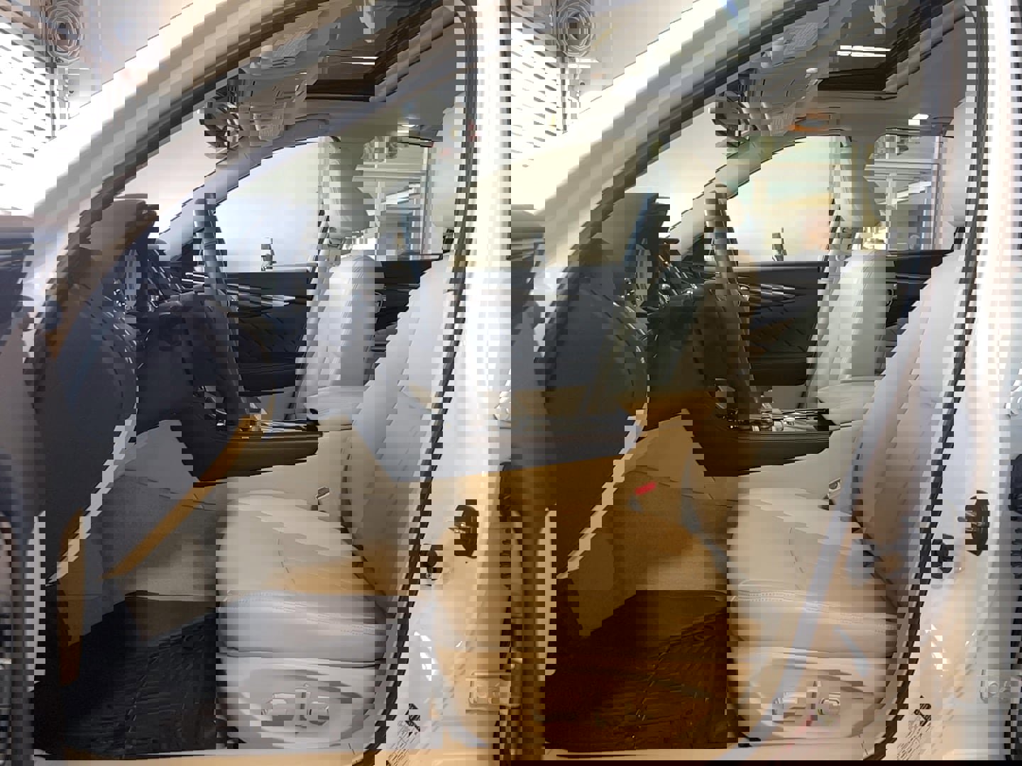 Used 2019 INFINITI Q50 Luxe w/ Essential Package (3.0T Luxe) image 7