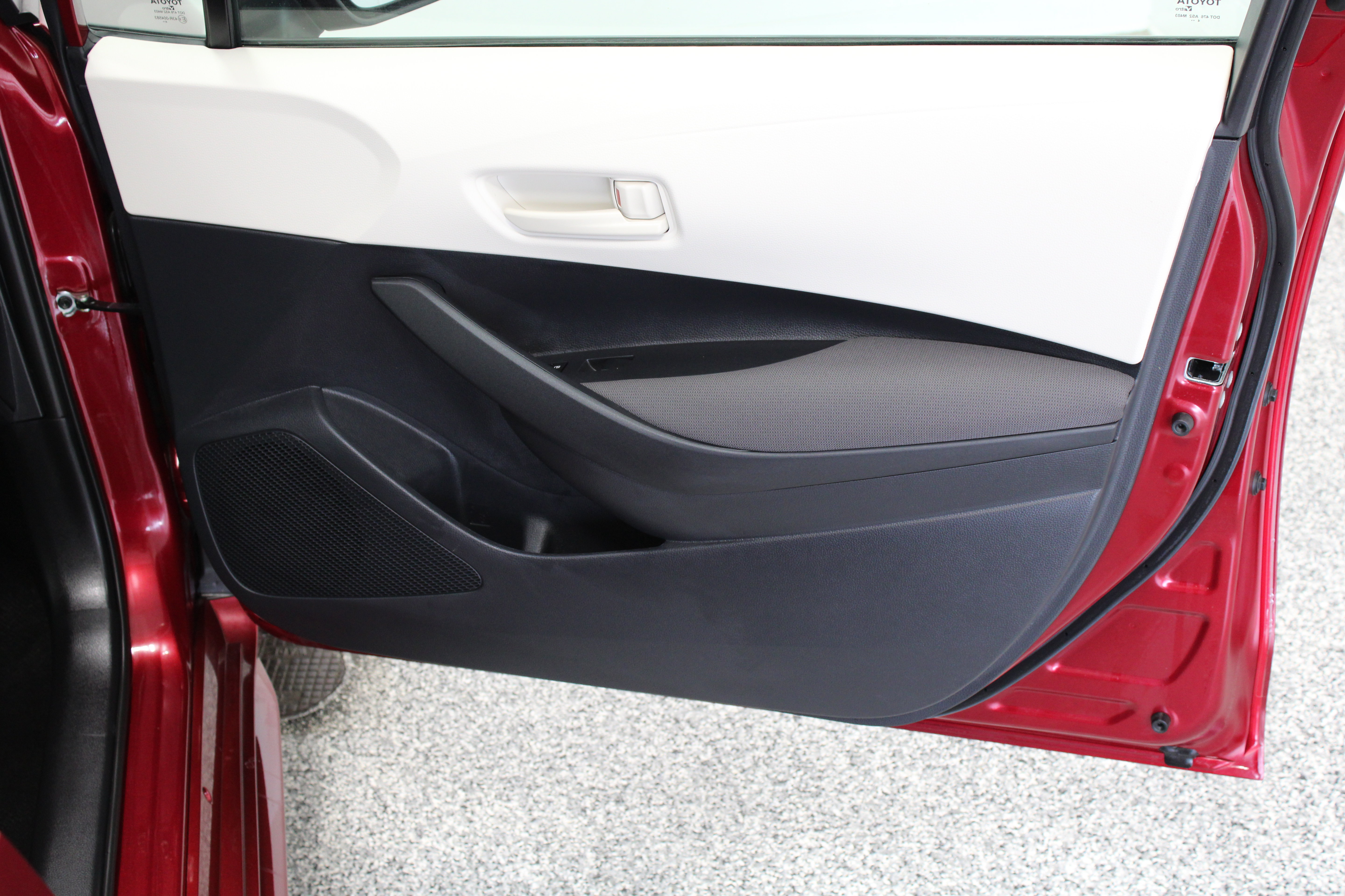 Certified 2025 Toyota Corolla LE FWD image 31