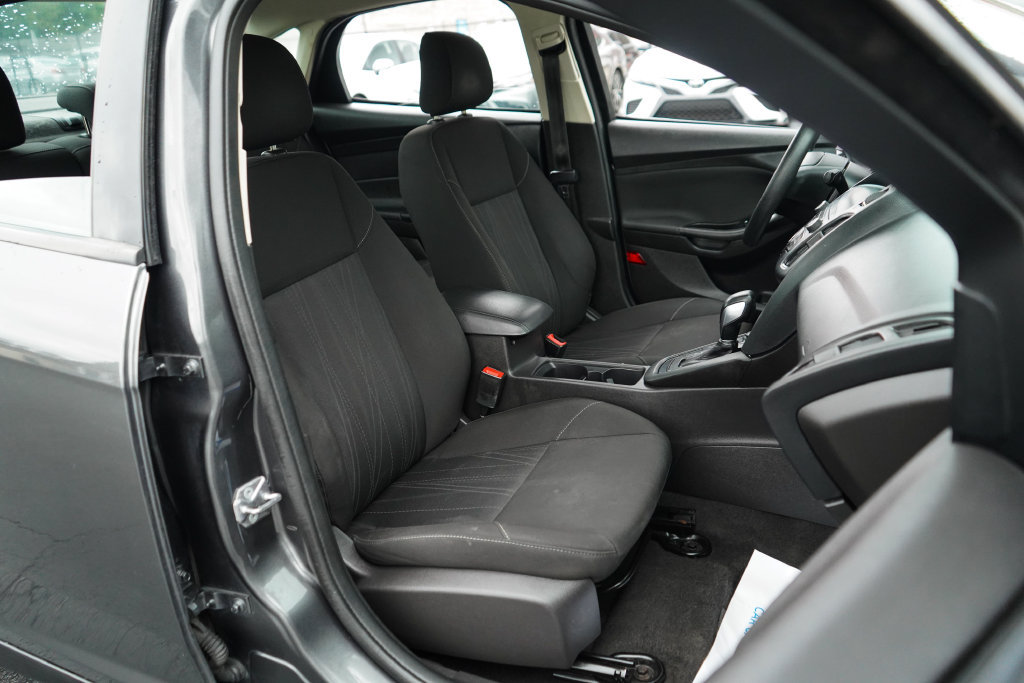 Used 2018 Ford Focus SE FWD image 12