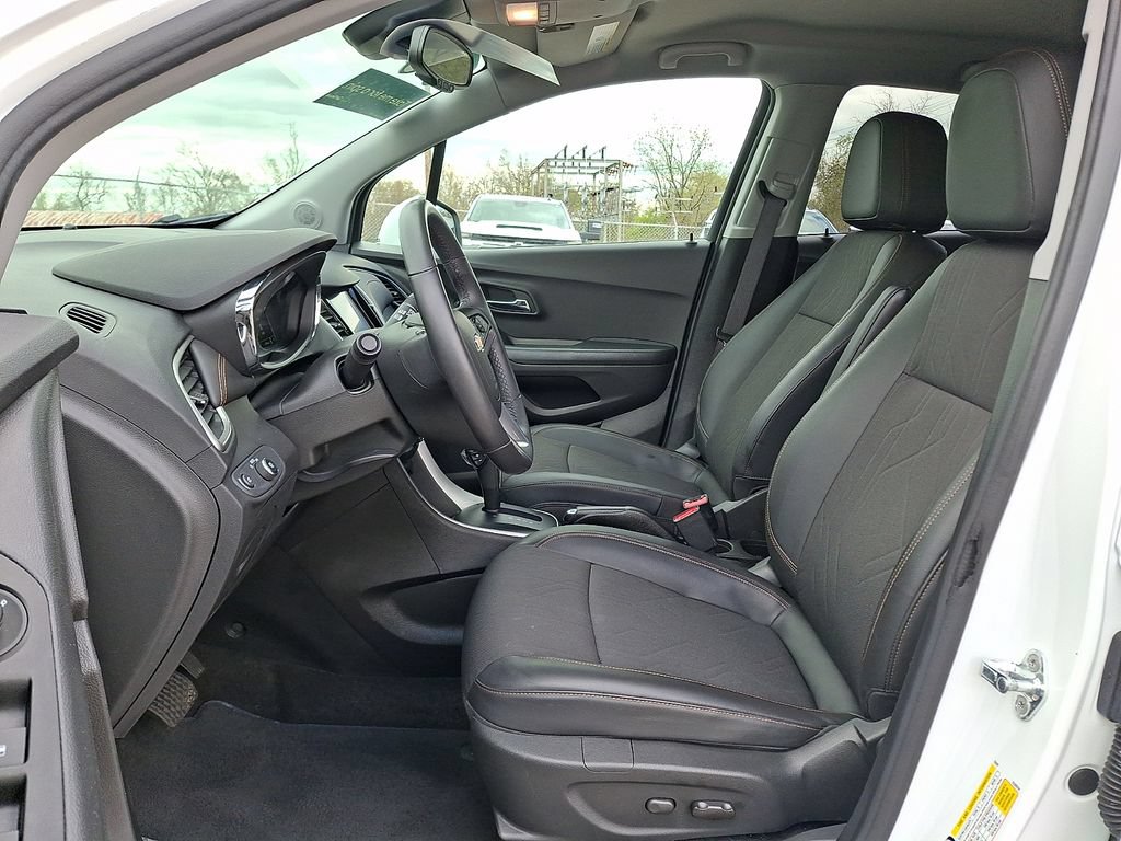 Used 2022 Chevrolet Trax LT w/ LT Convenience Package AWD/4WD image 17