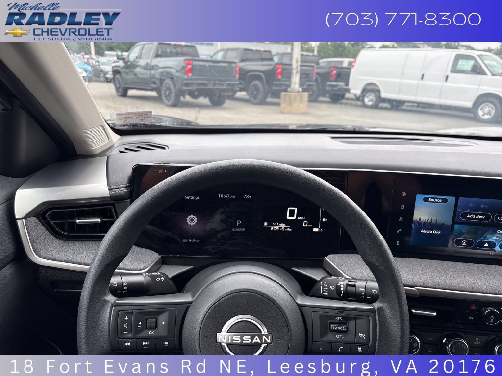 Used 2025 Nissan Kicks SV AWD/4WD image 7