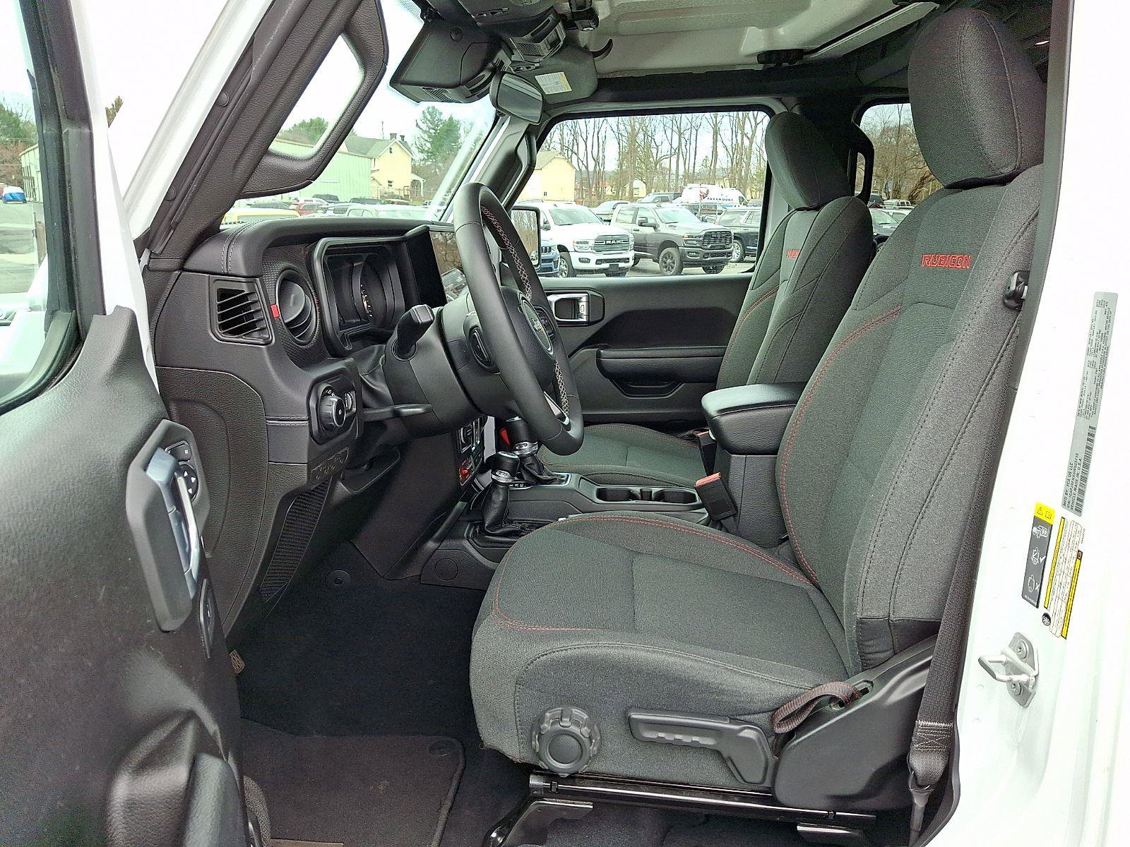 Certified 2025 Jeep Wrangler Unlimited Rubicon w/ Convenience Group image 14