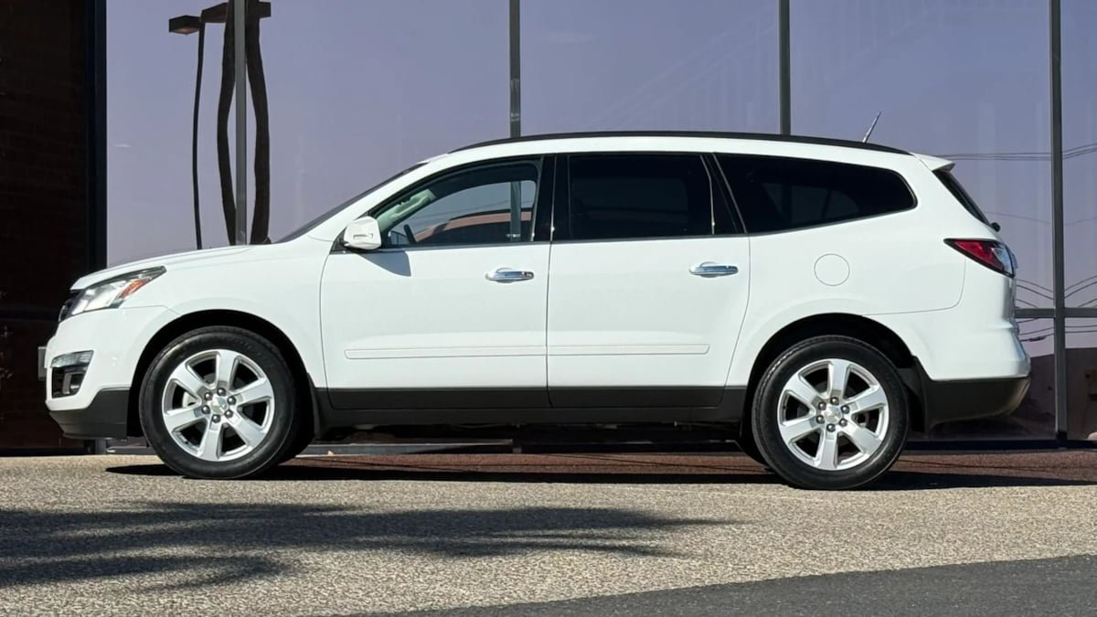 Used 2017 Chevrolet Traverse LT w/ Style and Technology Package AWD/4WD image 5