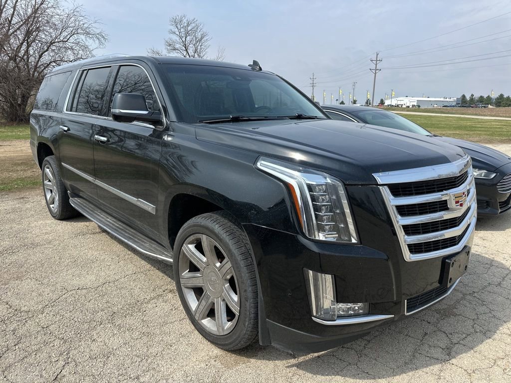 Used 2018 Cadillac Escalade ESV Luxury AWD/4WD image 2