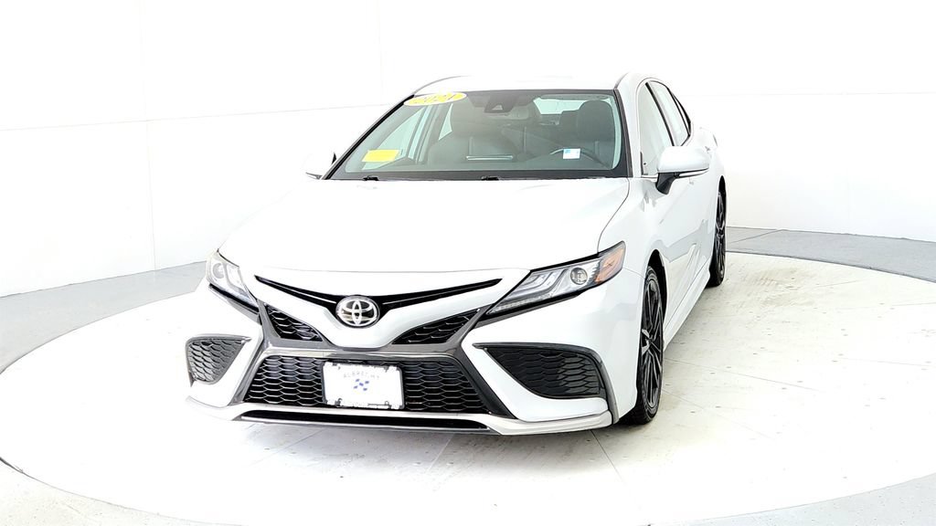 Used 2024 Toyota Camry XSE FWD image 2