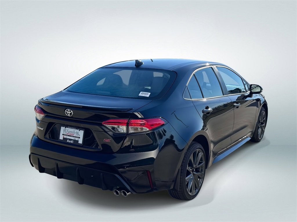 Used 2025 Toyota Corolla SE image 3